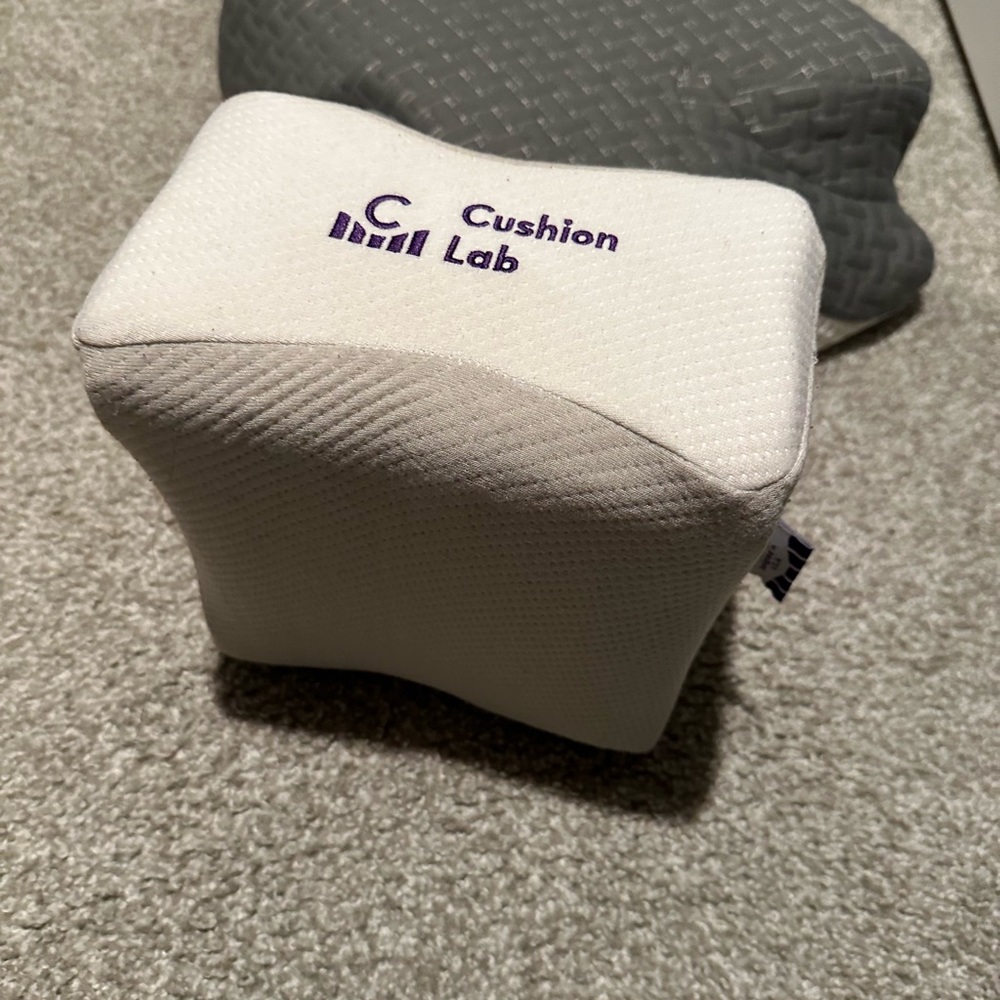 Cushion Lab, small pillow, great for travel, good for legs for hip support